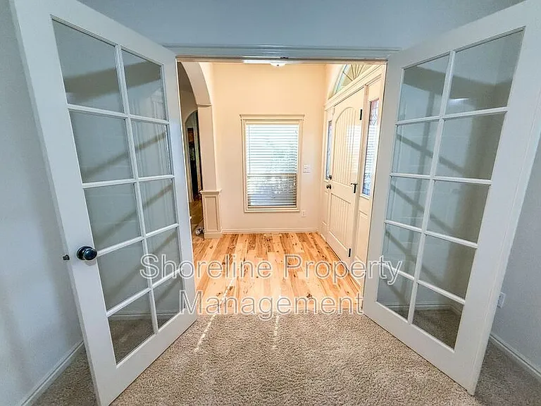 2328 E Satterfield St — Photo 16