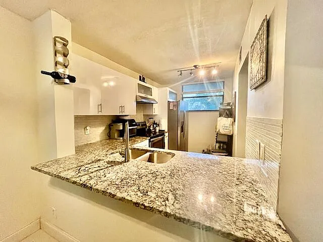 2 bed, 2.0 bath, 920 sqft, $1,975 — Photo 3