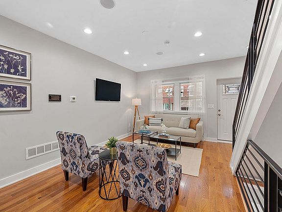 5th image of 2555 E Ann St