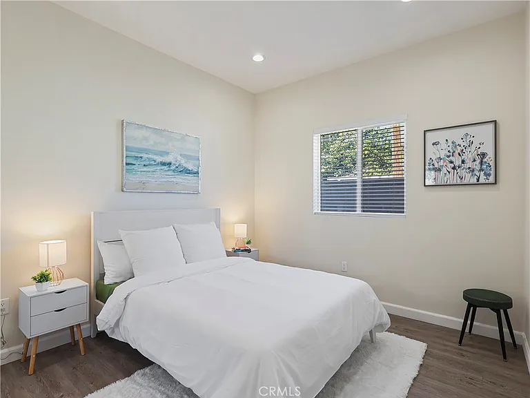 15803 Chatsworth St — Photo 28