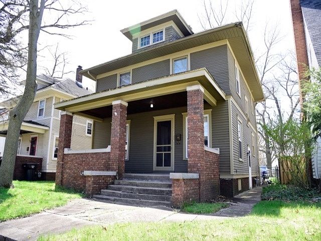 1st image of 821 S Ironwood Dr