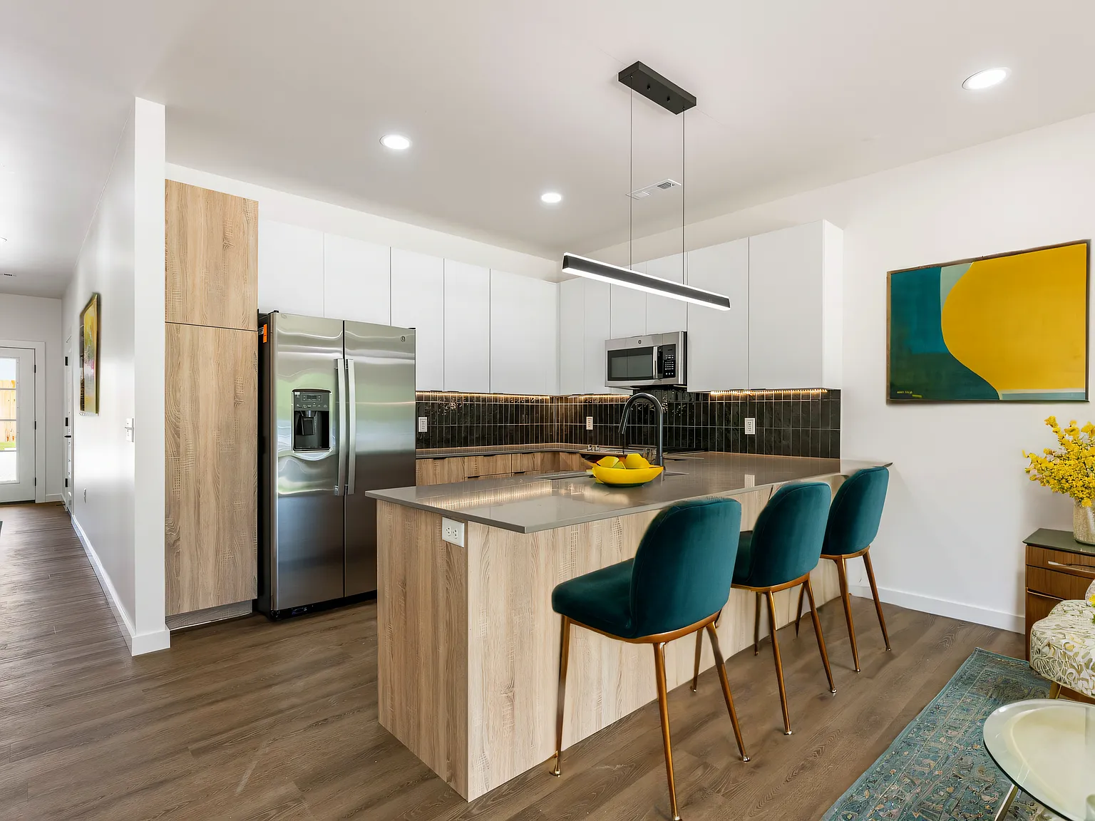 3 bed, 2.5 bath, 1800 sqft, $3,150 — Photo 3