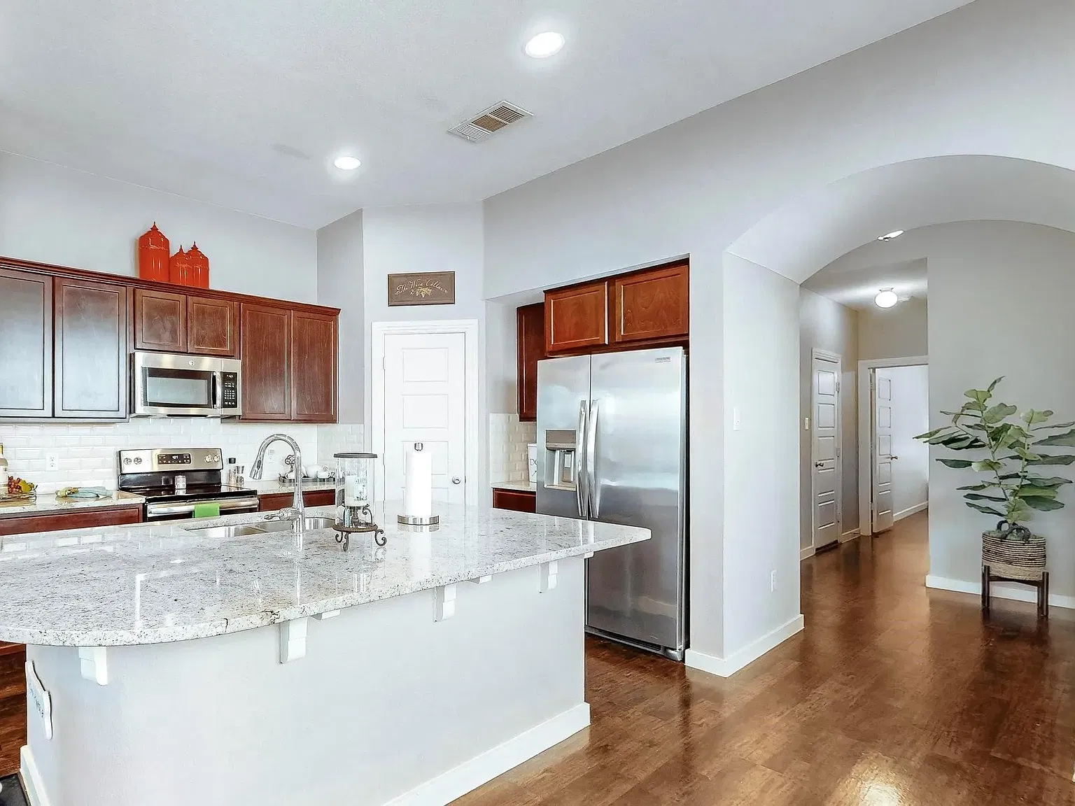 3 bed, 1600 sqft, $2,100 — Photo 3