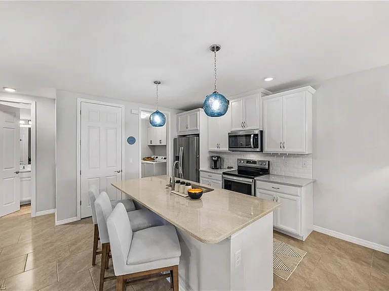 14610 Edgewater Cir — Photo 12