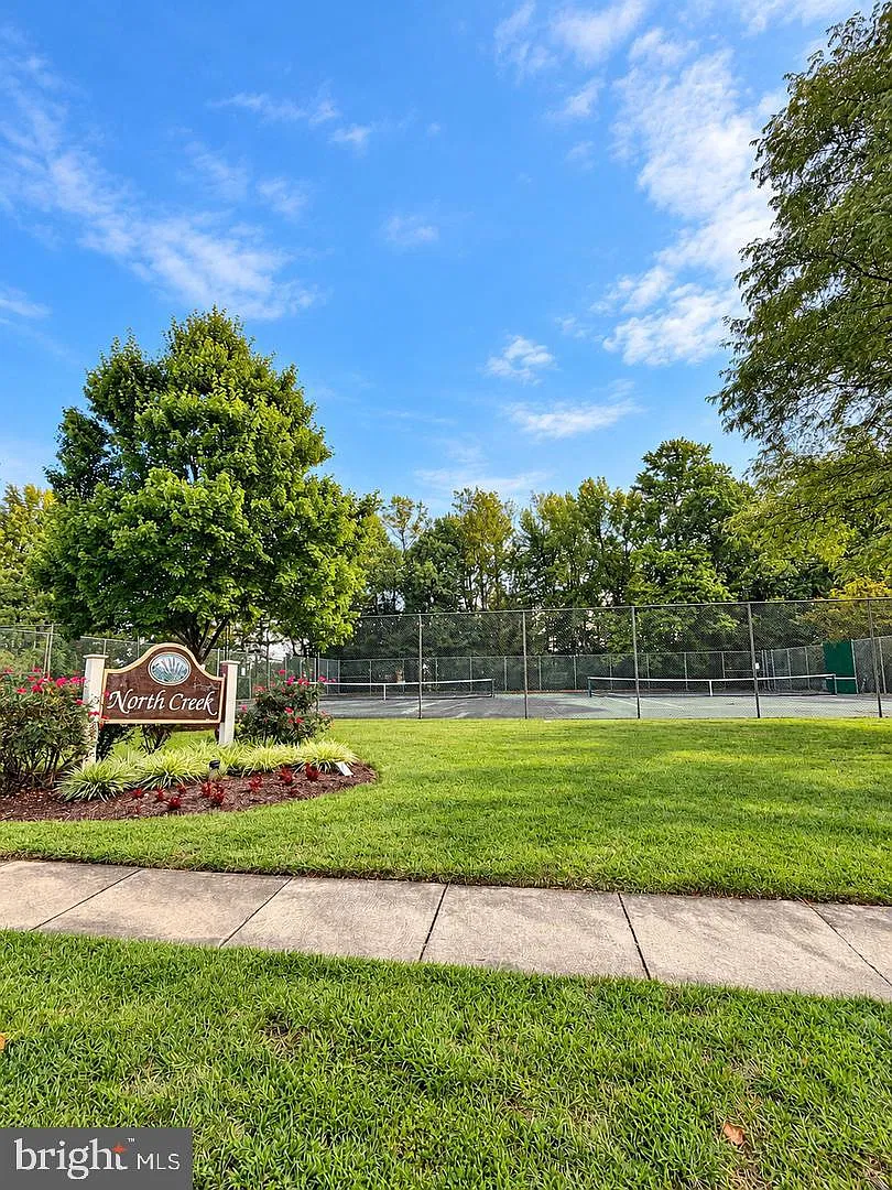 3 bed, 3.5 bath, 1220 sqft, $3,000 — Photo 3