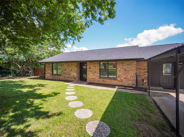 304 Moore St, Jacksboro, TX 76458