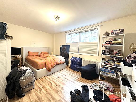 4th image of 329 Leonard St #1R