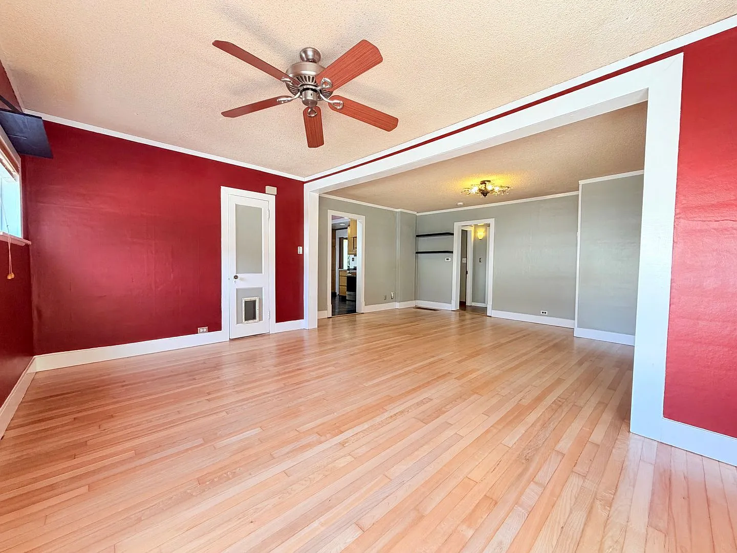 Charming 3 Bed, 2 Bath Bungalow in Delridge! — Photo 3
