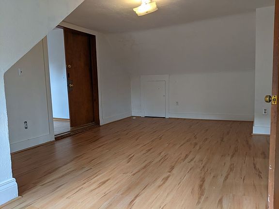 5th image of 736 Coit Ave NE APT C