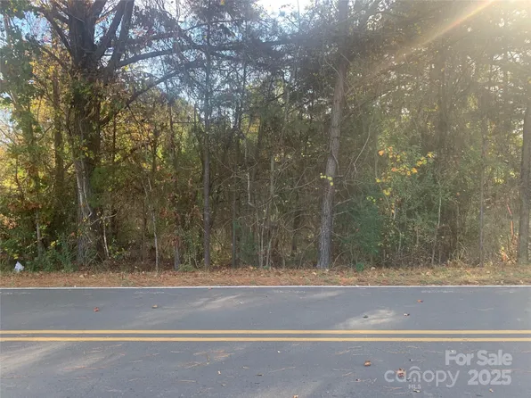 1 Mayberry Rd, Dallas, NC 28034