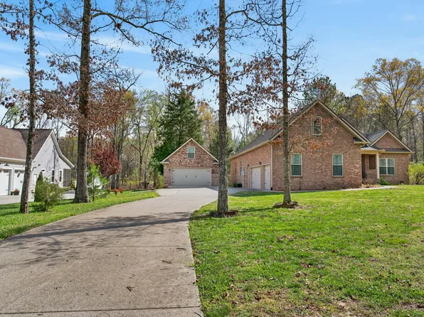 237 Station Cir, Tullahoma, TN 37388