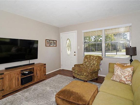 4th image of 419 N Pompano Ave
