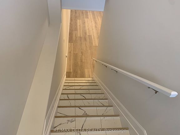 2nd image of 930 Chablis Cres #A