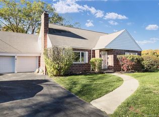 15 Inwood Rd, Trumbull, CT 06611