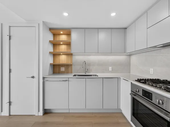 311 Alderson Ave #506, Coquitlam, BC V3K 1W2