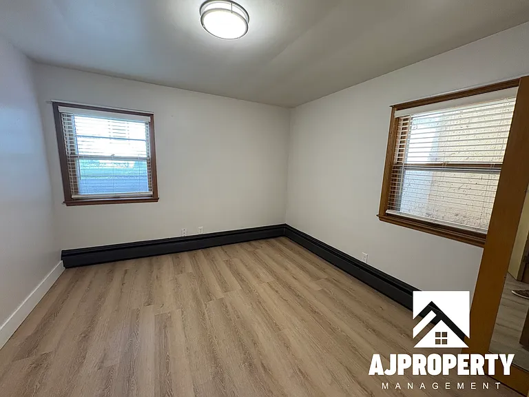 615 W 15th St #5 — Photo 4