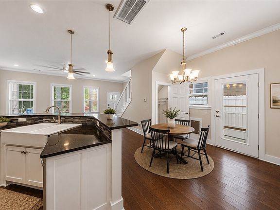 3rd image of 6506 Knoll View Way