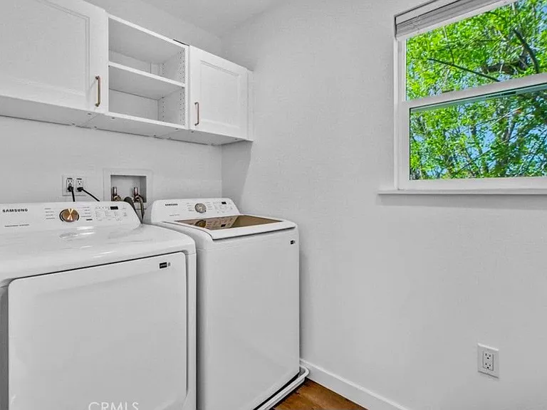 19623 Hartland St — Photo 7