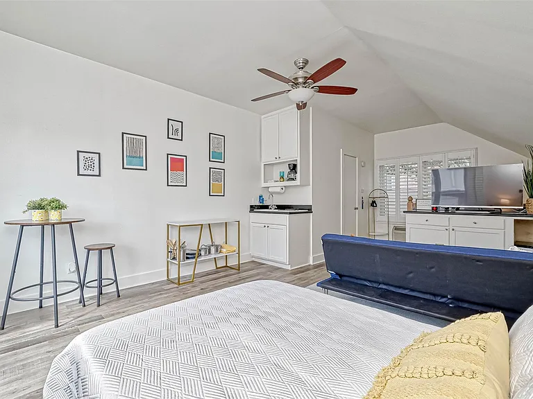 2112 Harold St — Photo 8