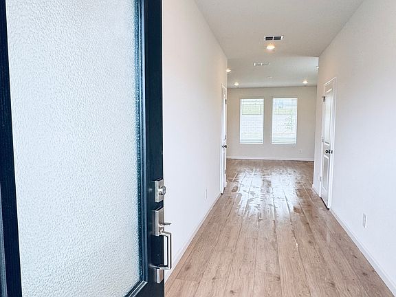 3rd image of 3141 Brookhollow Way