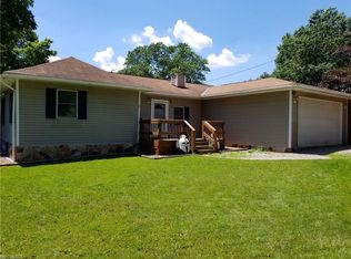 106 Clover Cliff Dr, Chippewa Lake, OH 44215