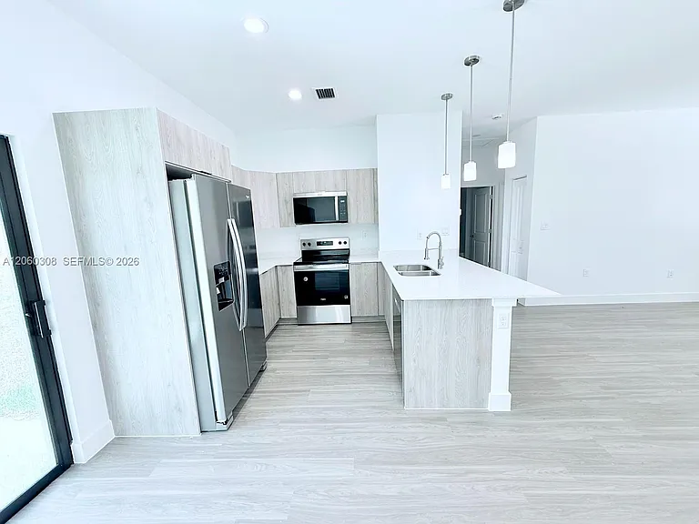 1048 Jay Ct — Photo 4