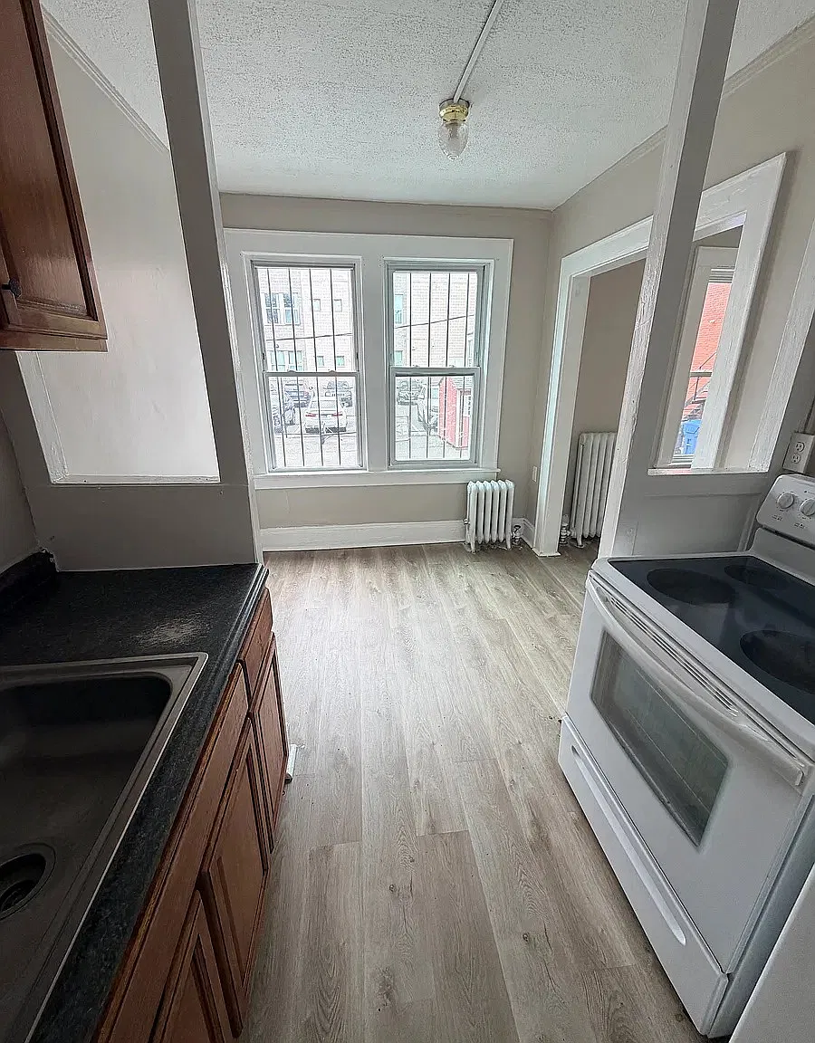 Studio, 400 sqft, $1,000 — Photo 1