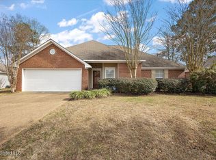318 Greensboro Dr, Brandon, MS 39047