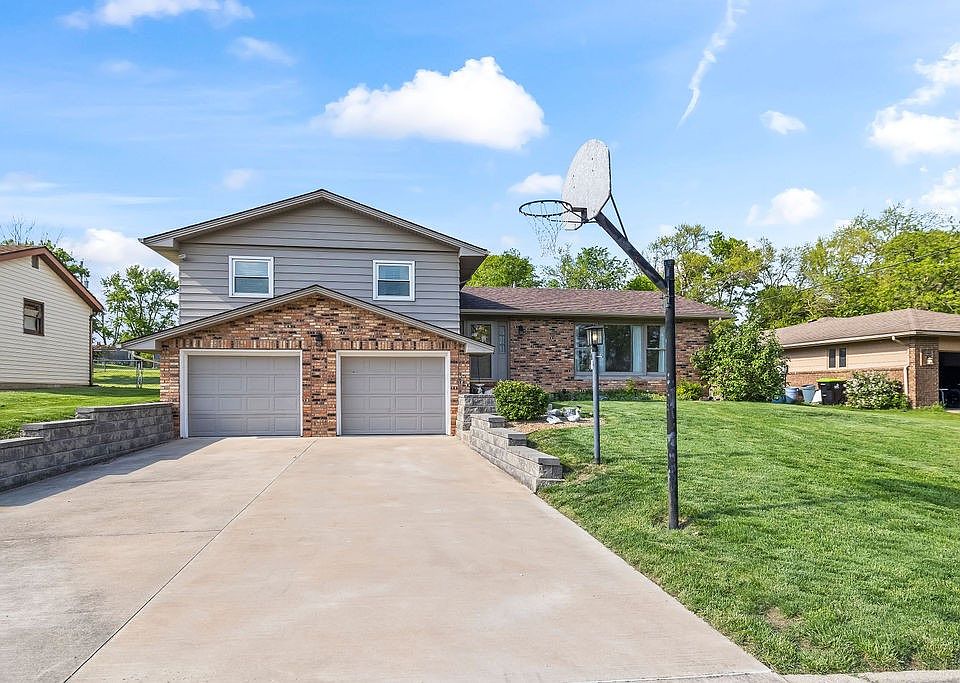 1st image of 2440 Ivy Ln