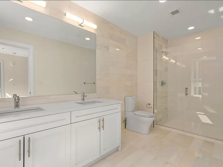 301 Border St #303 — Photo 12