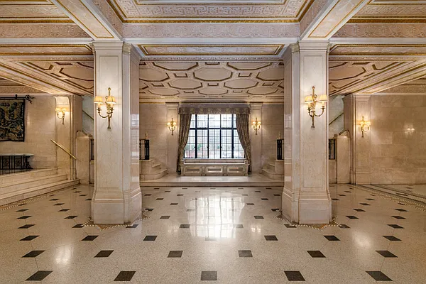 Sold by Compass | media 17