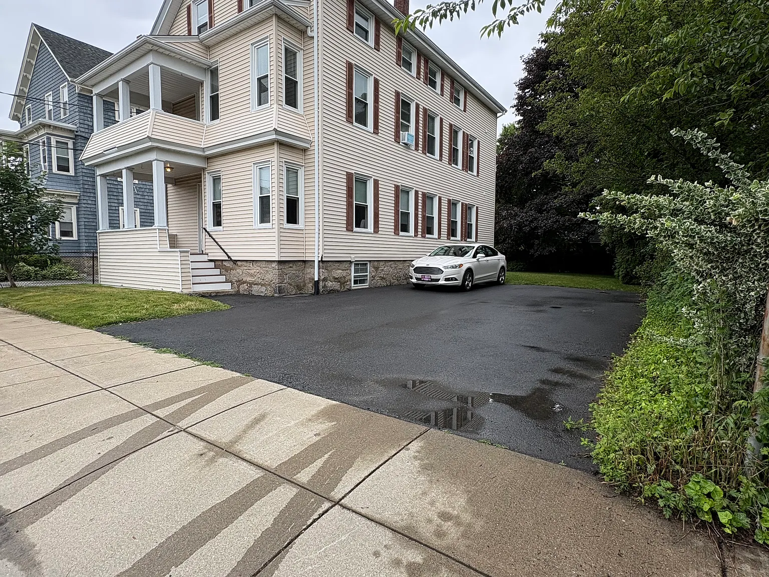 2 bed, 1000 sqft, $1,600 — Photo 2