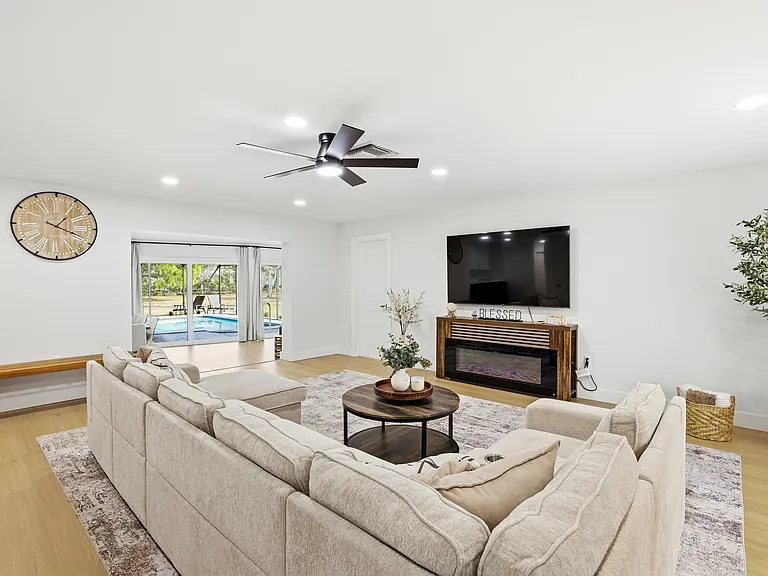 1530 Mackintosh Blvd — Photo 9