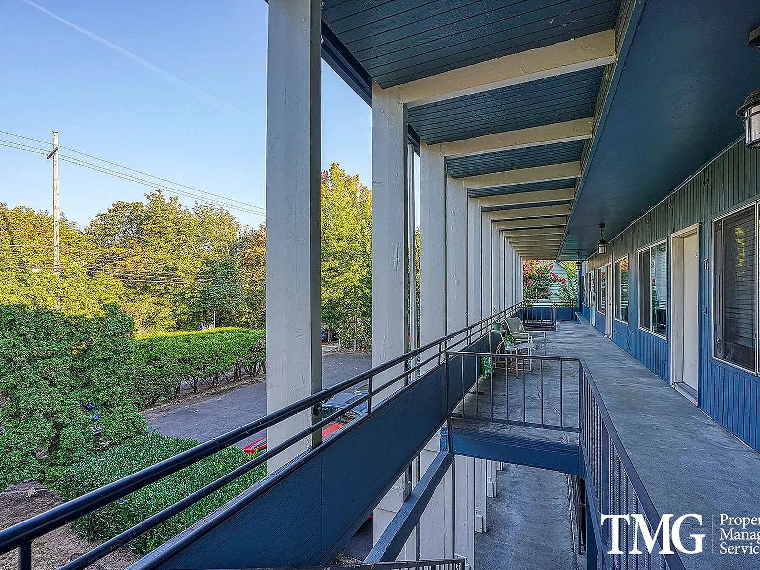 Milwaukie Ave Apartments — Photo 1