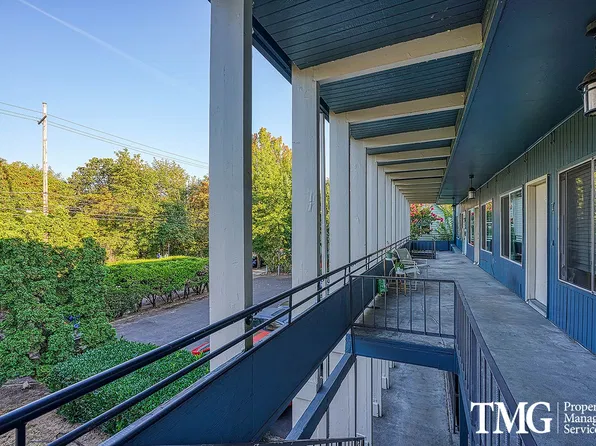 Milwaukie Ave Apartments, 5340 SE Milwaukie Ave APT 4, Portland, OR 97202