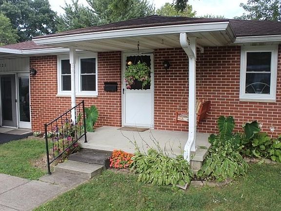 5th image of 221 S Mann Ave