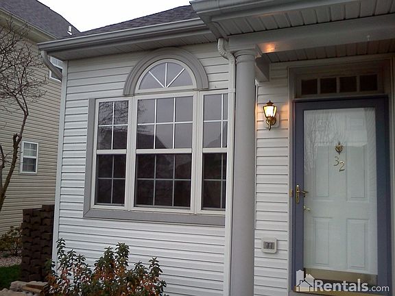 3rd image of 32 Kelly Dr