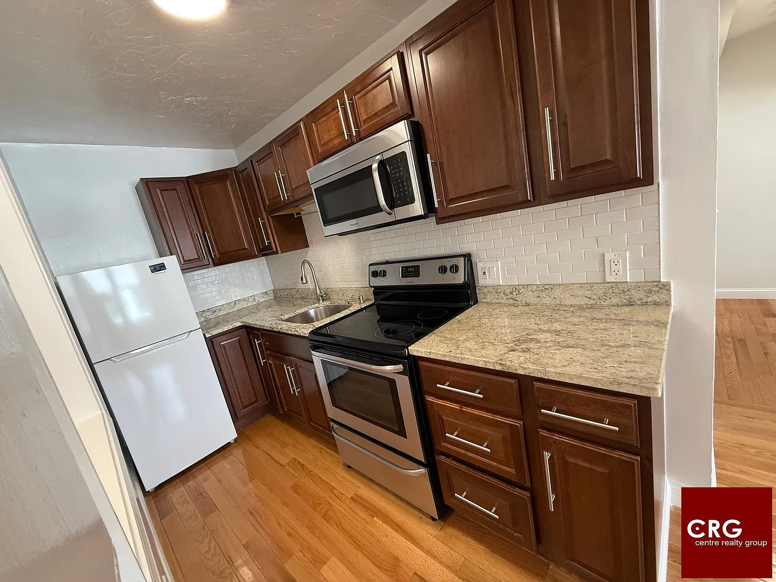 2 bed, 1.0 bath, 9999 sqft, $3,350 — Photo 2