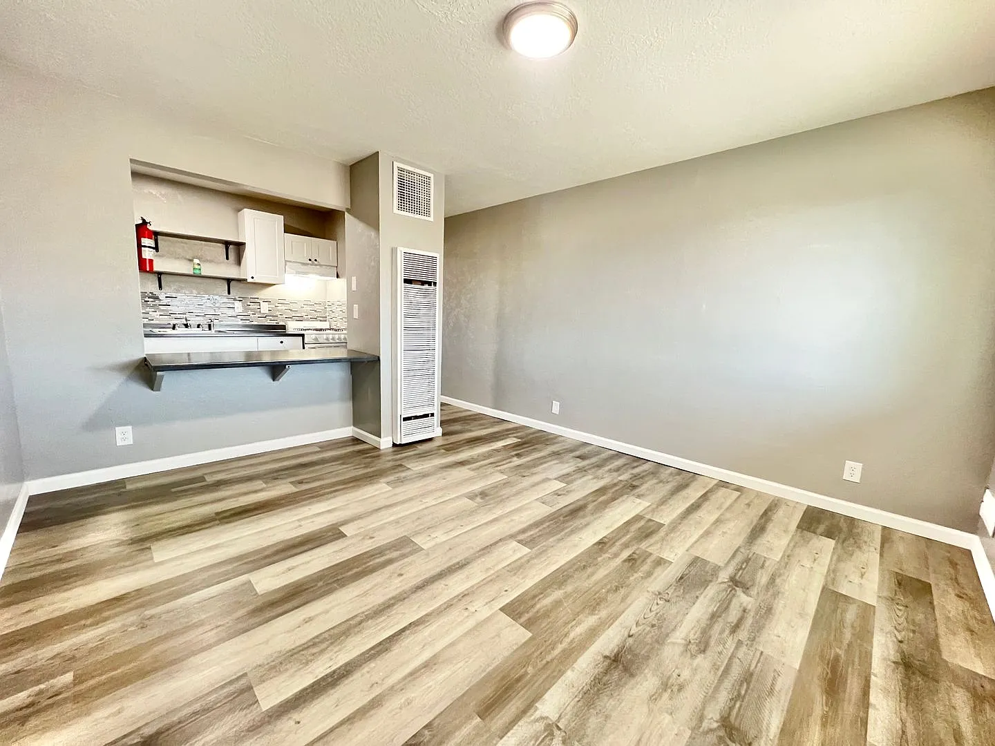 Oakley Apartments — Photo 2