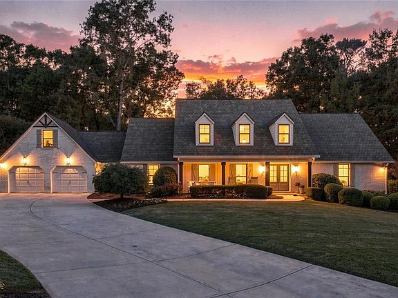 3rd image of 785 Oakhaven Dr