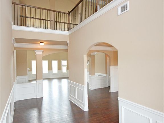 3rd image of 202 Wind River Dr