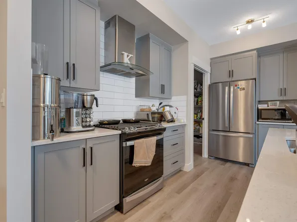 22916 95th Ave NW, Edmonton, AB T5T 7H6