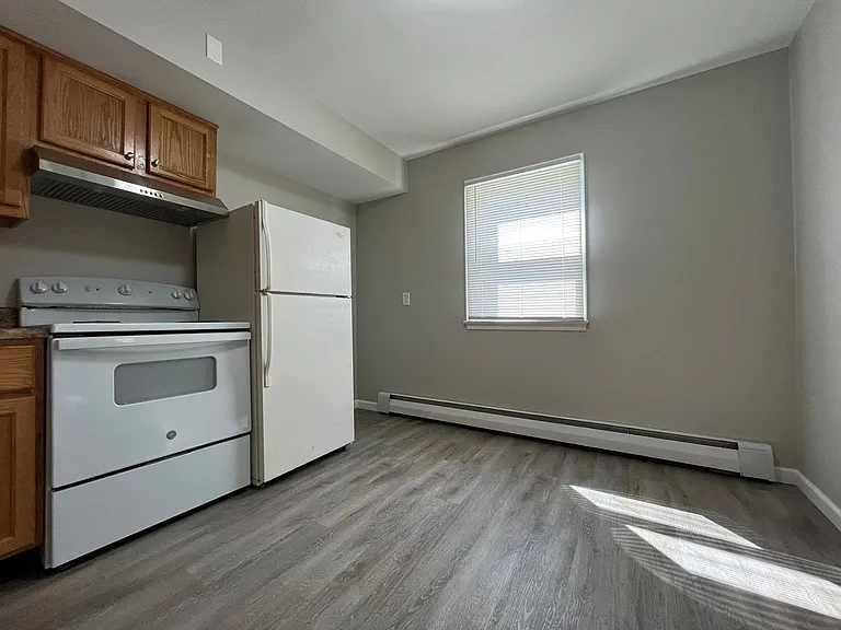 1210 Hilltop — Photo 4