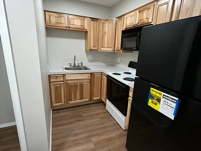 123 NW High St — Photo 5