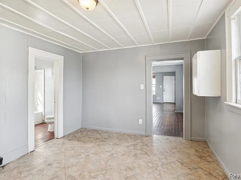 7068 Ford Ave — Photo 8