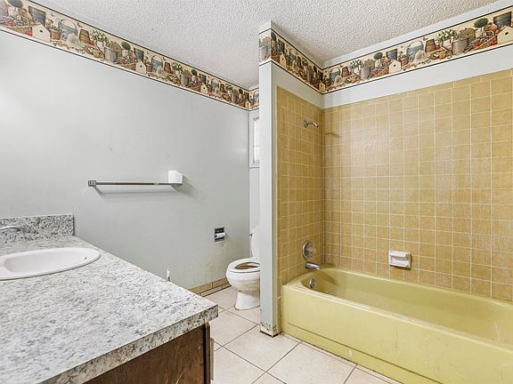 4th image of 305 Church Ave