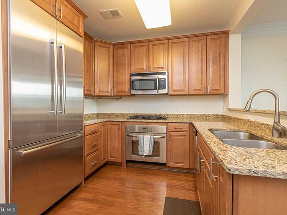 5th image of 2101 N Monroe St APT 404