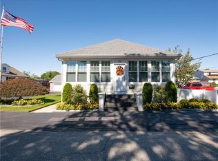 54 Charlotte St, North Providence, RI 02904