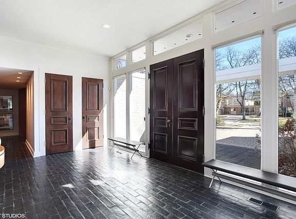 2nd image of 805 Highland Pl