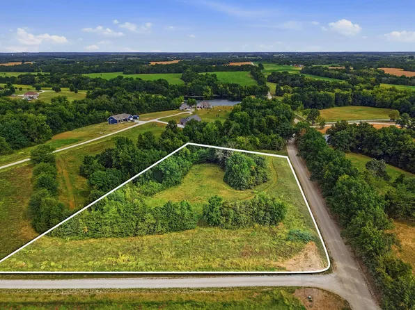 41 Meadow Lake Ln, Fayette, MO 65248